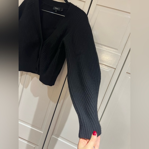 EUC Theory the Sculpted Sleeve Cable Thick Knit Cardigan Sweater - Picture 4 of 7